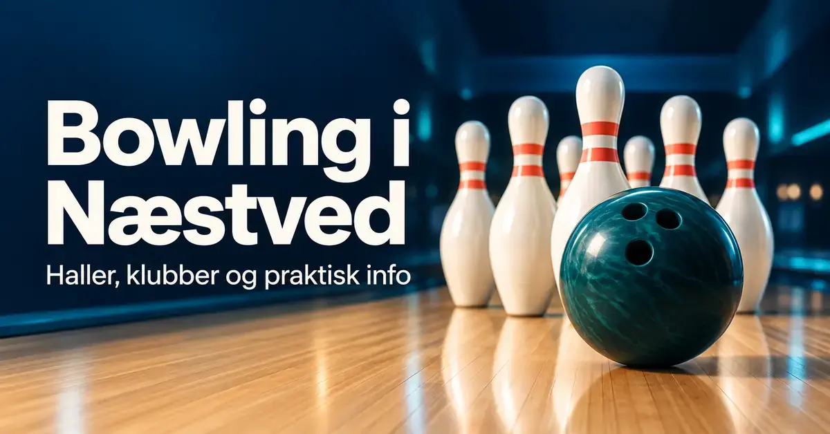 Grafik med en blågrøn bowlingkugle og hvide kegler på en bowlingbane samt teksten »Bowling i Næstved – Haller, klubber og praktisk info«.