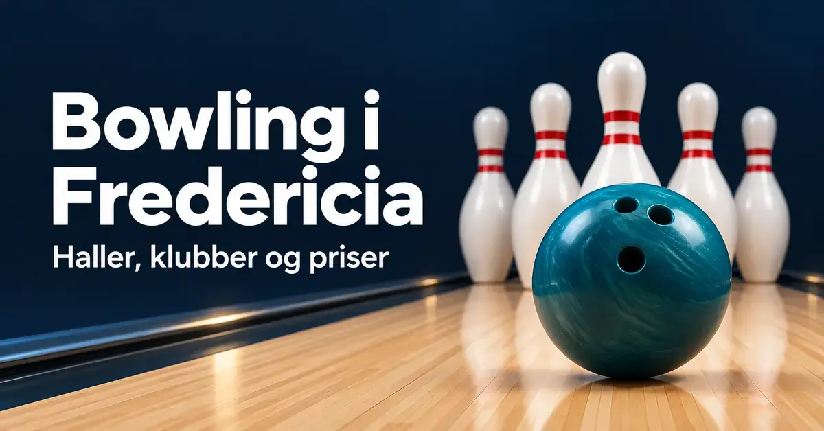 Turkis bowlingkugle og hvide kegler på en bowlingbane med teksten »Bowling i Fredericia – Haller, klubber og priser«.